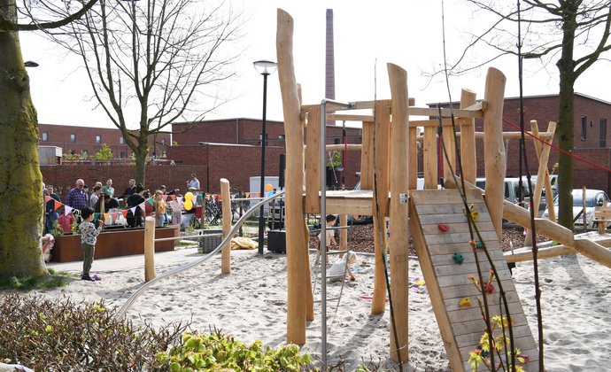 Er kwamen veel buurtbewoners naar de feestelijke opening